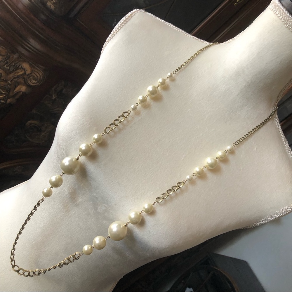 Vintage graduated faux pearls gold chain necklace